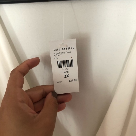 Fashion nova white dress - Picture 3 of 4